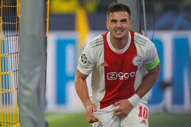 球员随队出 球员随队出